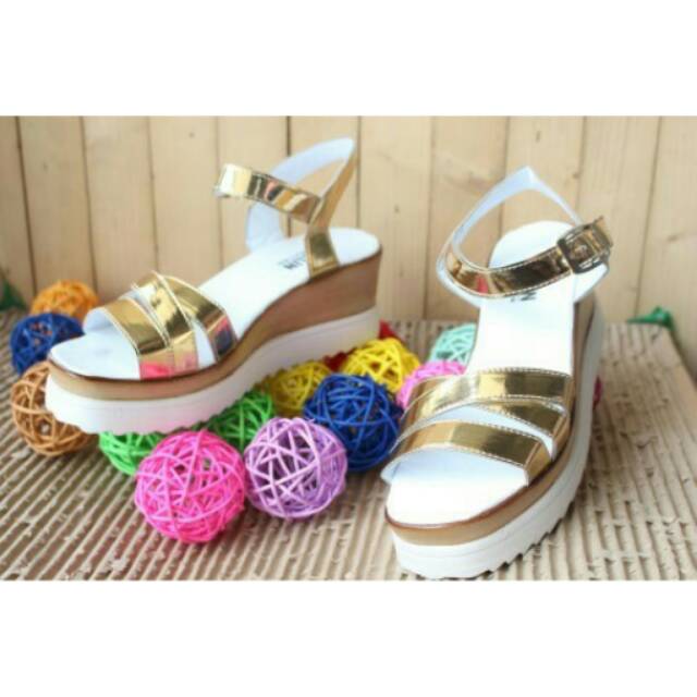 sepatu wedges glossy vintage lucu / obral  sepatu wedges wanita premium / sepatu wanita murah