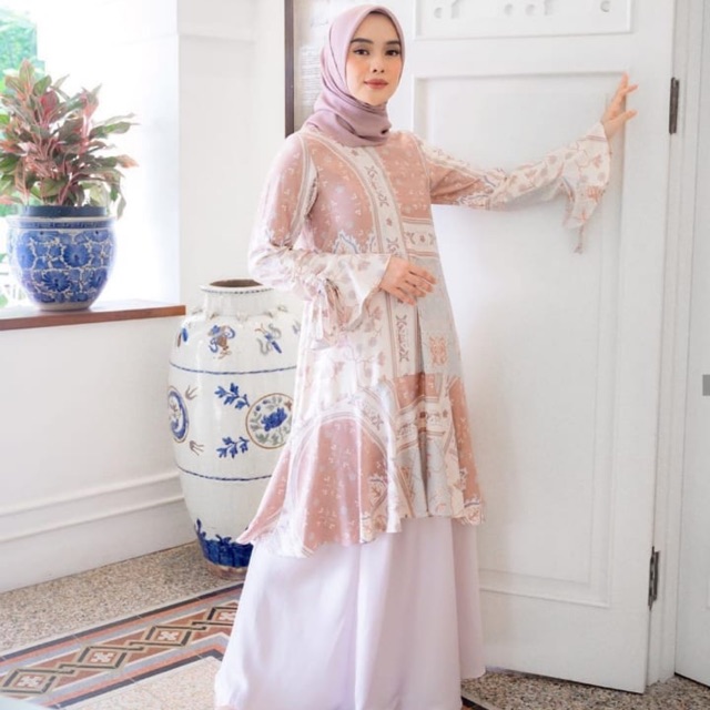 Lalita Tunik Wearing Klamby