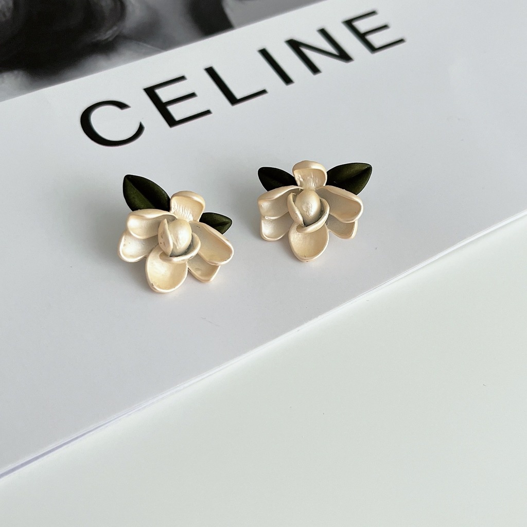 Anting Tusuk Model Bunga Gardenia Untuk Wanita