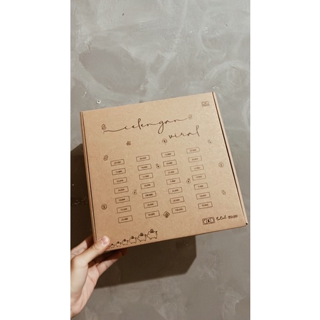 

Celengan Box - Box Corrugated Packaging 25x25x6 cocok untuk hampers, gift, kado, dll.