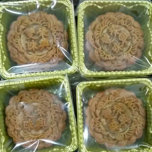 

Mung Bean + Double Egg Yolks Moon Cake
