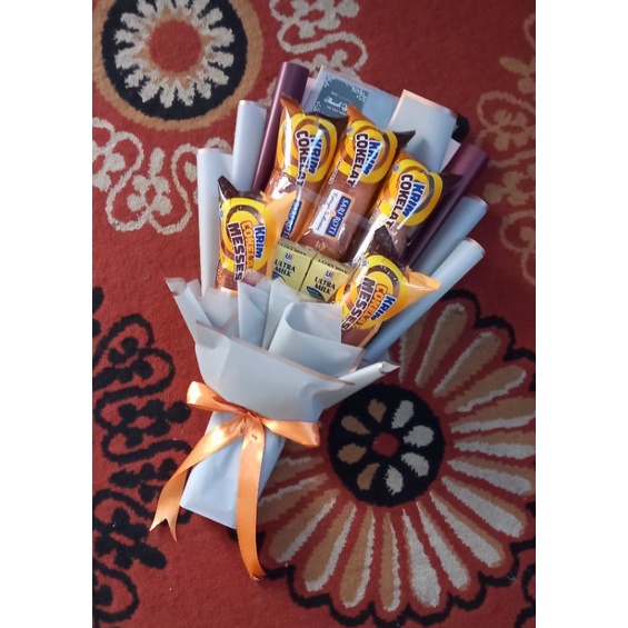 

Ready) BUCKET SNACK/Bucket makanan/kado wisuda/kado valentineBucket Snack/Bucket Makanan