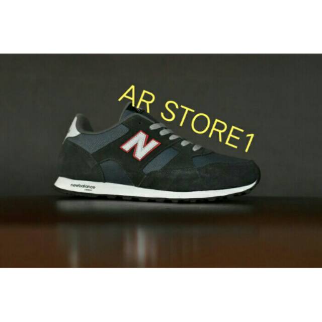 Sepatu Sport Casual Pria Abu Abu Tua Putih - NB 28