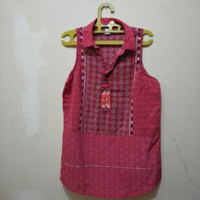Old navy batik red blouse