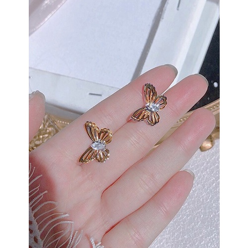 LRC Anting Tusuk Fashion Hollow Three-dimensional Butterfly Alloy Earrings K84758