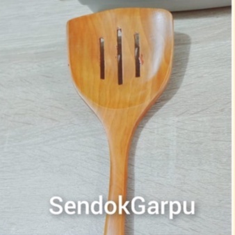 Sodet Kayu BOLONG / Spatula Kayu / Sutil Alami