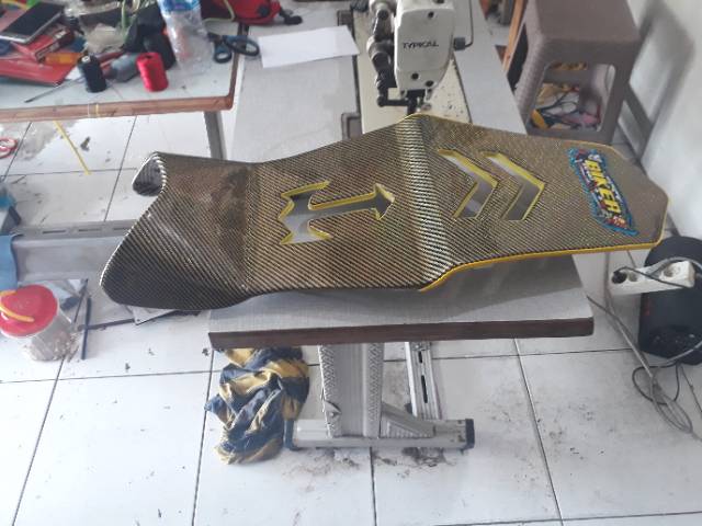 Jok vixion new nvl motif lubang kulit karbon biker gold