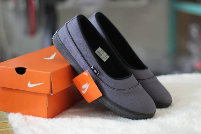 Nikee Sepatu Flat/Slop/Slip On Wanita Dewasa (36 37 38 39 40 41 42 43)