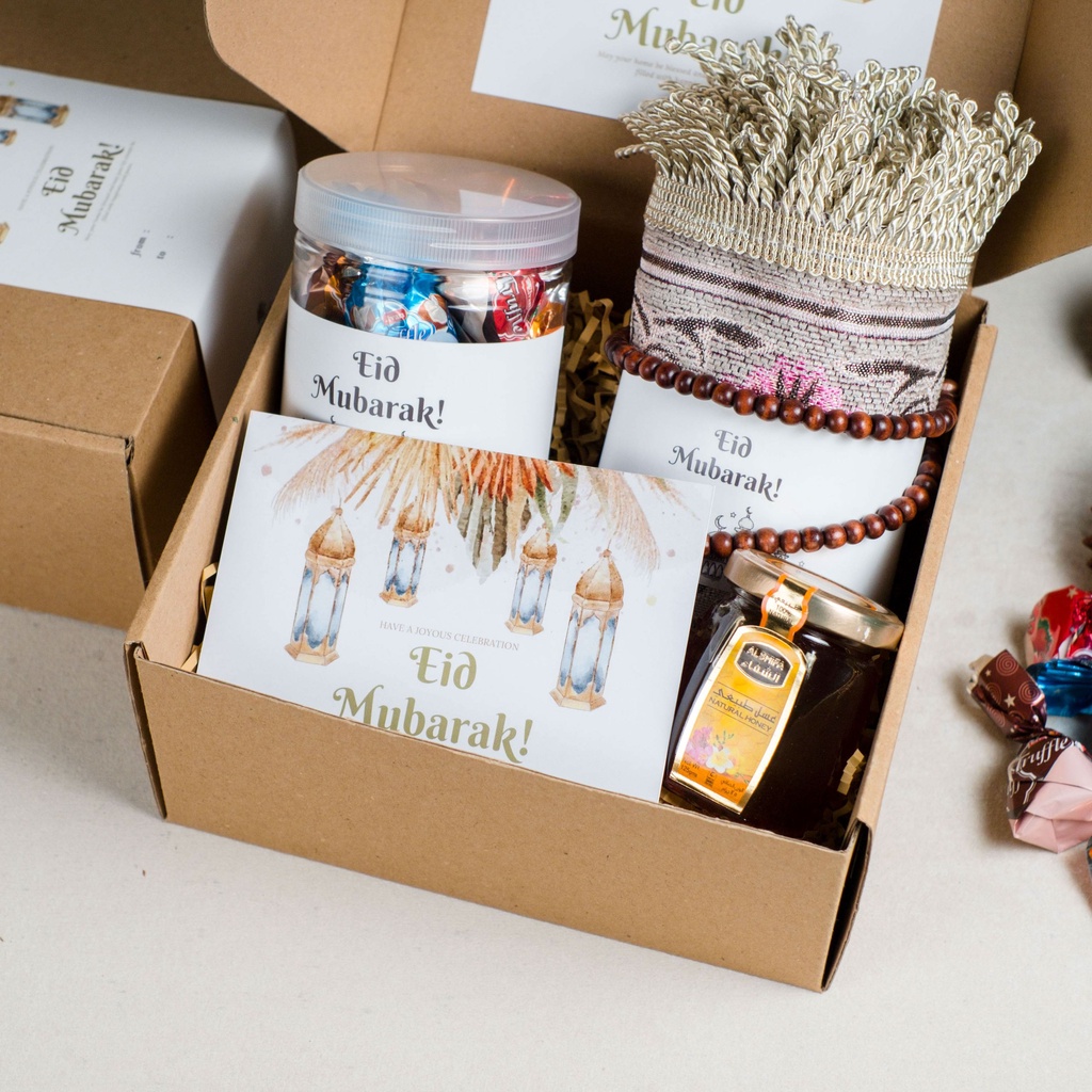 

Hampers Parcel Lebaran Idul Fitri Busana Muslim Sarung Sajadah Mukena LS24 lomastoria
