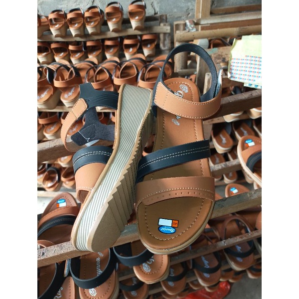 SANDAL WEDGES