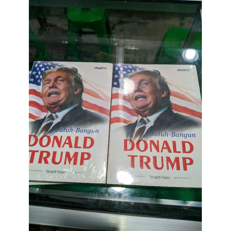 Buku Jatuh Bangun Donald Trump Segel