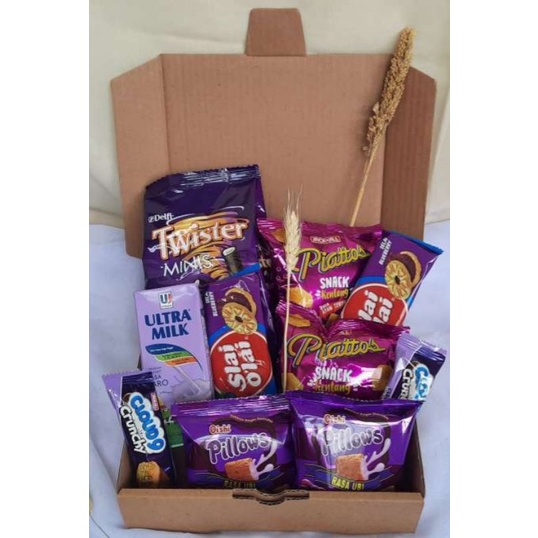 

Hampers snack/ snack box/ kado wisuda/ kado kekinian/ hampersjajanan