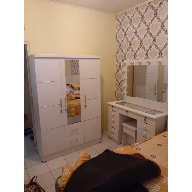 lemari 3 pintu meja rias lampu