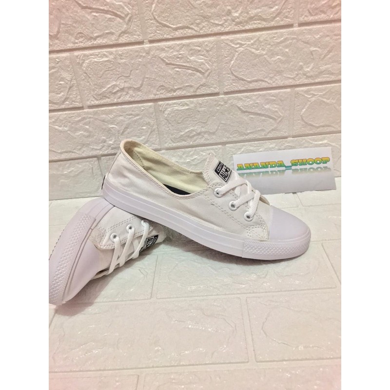 TERBARU!!!(BISA COD) Sepatu sneaker cewe slip on +box