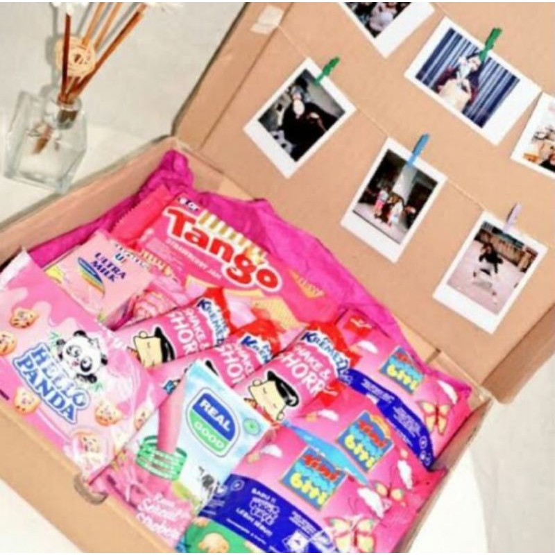 

SNACK BOX/SNACKBOX GIF/KADO ULANG TAHUN/WISUDA/ EDISI PHOTO PALAROID