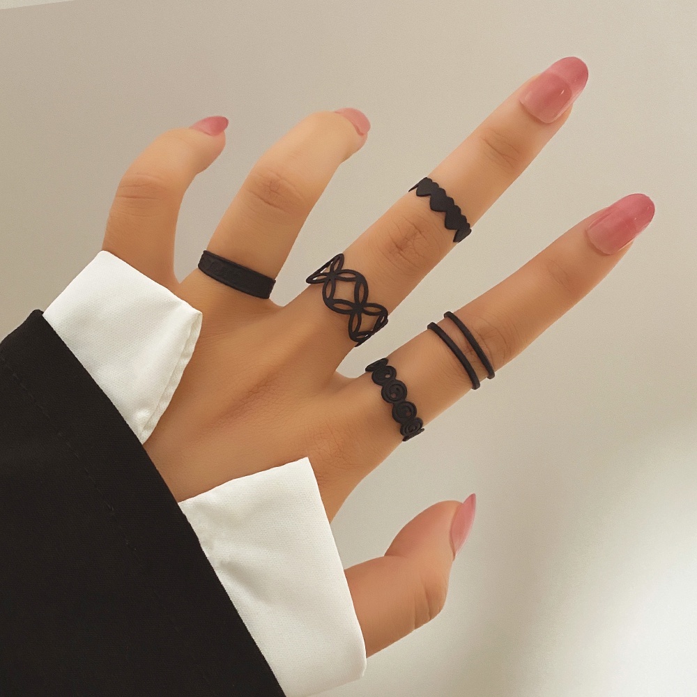 5pcs / Set Cincin Wanita Warna Hitam Gaya Gothic Untuk Pesta