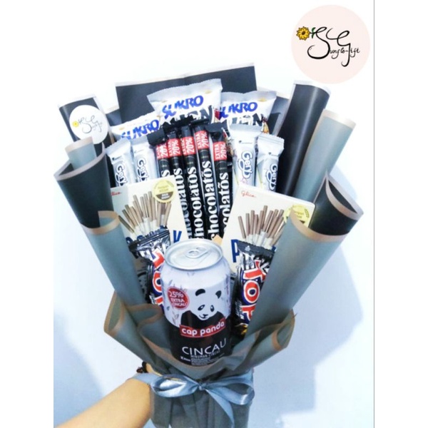 Buket Snack| Buket Hitam| Buket Black| Buket Jajan Murah| Buket Hitam| Gift Kado Wisuda