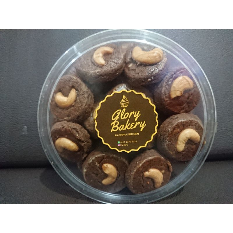 

Kue Kering Cokelat Mete/Mente/Cashew 500gr by Ennug Kitchen
