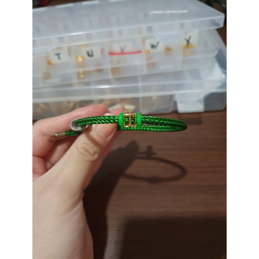 Gelang Tali dan Liontin Kubus Inisial Huruf T Elegant Emas Asli