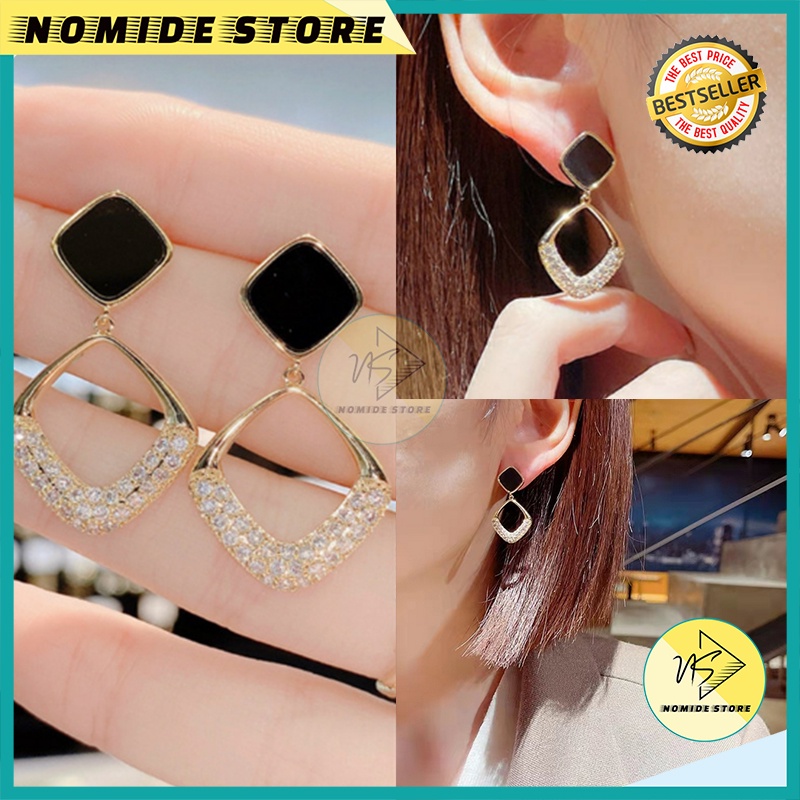 ANTING TITANIUM KOREA PEREMPUAN DEWASA MOTIF KOTAK HITAM BERLIAN IMITASI GIWANG AKSESORIS ELEGANT AN