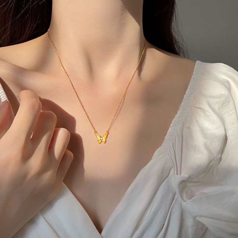 Kalung Liontin Kupu-kupu Desain Niche Rantai Klavikula Logam Mewah Ringan Wanita Dengan Berlian