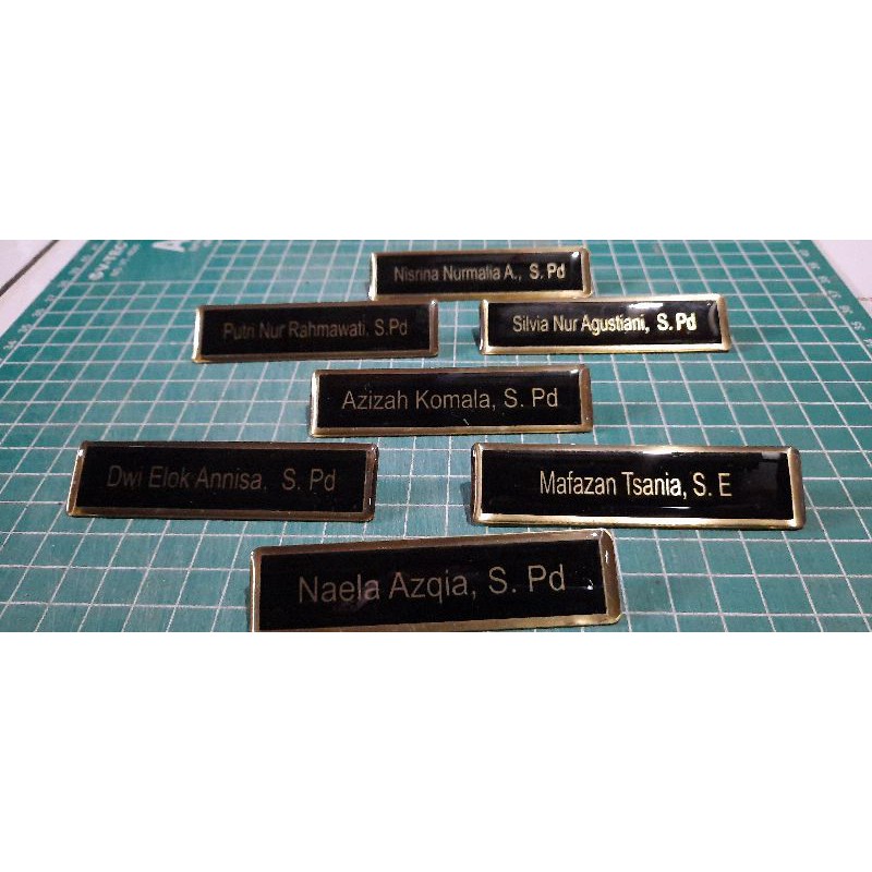 

nametag papan nama dada akrilik dan kuningan peniti magnet