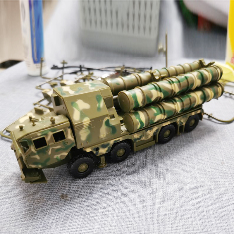 Mainan Edukasi Model Mobil Truk Misil Rusia S-300 4D Skala 1: 72