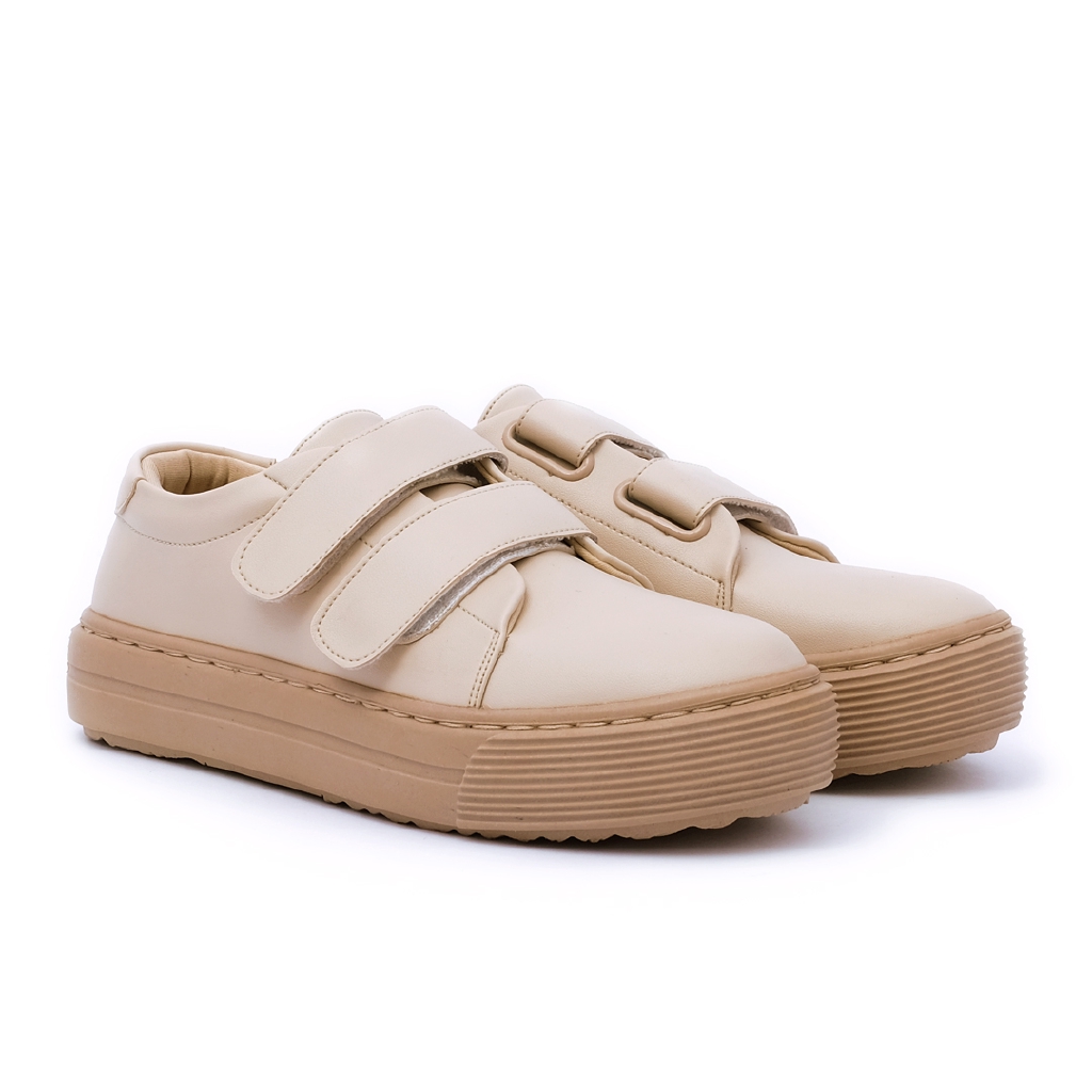 KHK by Khakikakiku  Lizza Cream Sneakers