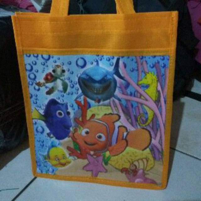 

Tas jinjing kantong karakter nemo | tas souvenir ultah unik | termurah, terbaru, terunik