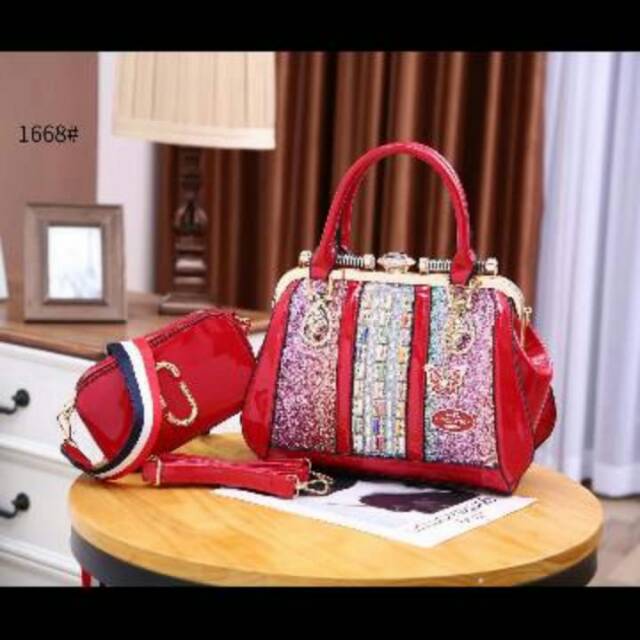 Tas Coach Behel #1668
Quality : Semipremium
Bag Size : 27x10x24cm