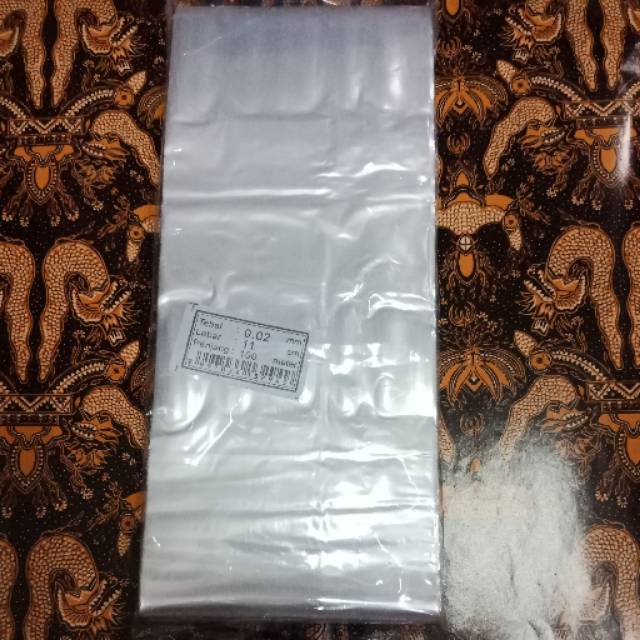 

Plastik rol bening 0.02x11cm panjang 100 meter