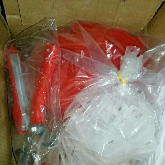 Universal Wedge / Tile Leveling System / Perata Granit Keramik