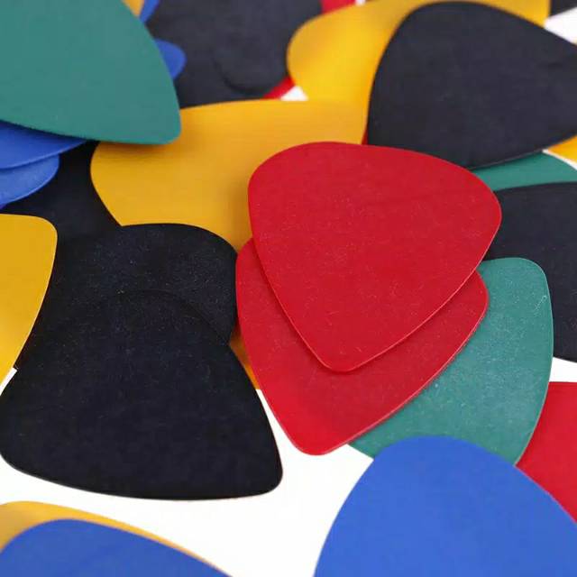 Pick gitar warna warni 0.51