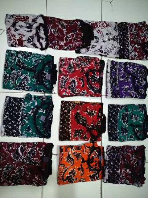 Setelan Panjang Batik Tuban Anak Empat - Lima Th