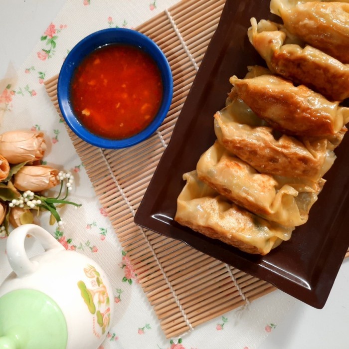 

KUOTIE AYAM / DIMSUM GYOZA AYAM / KWOTIE AYAM PREMIUM BOGOR HALAL ISI 10 PCS