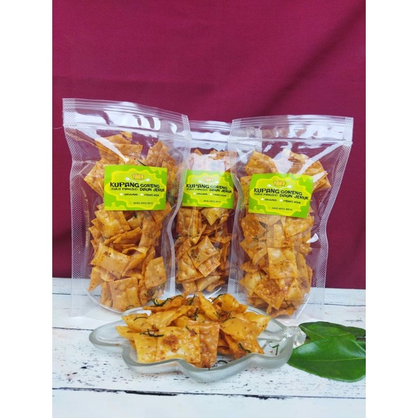 

kupang goreng daun jeruk pedas asin/ kulit pangsit goreng / krupuk pangsit