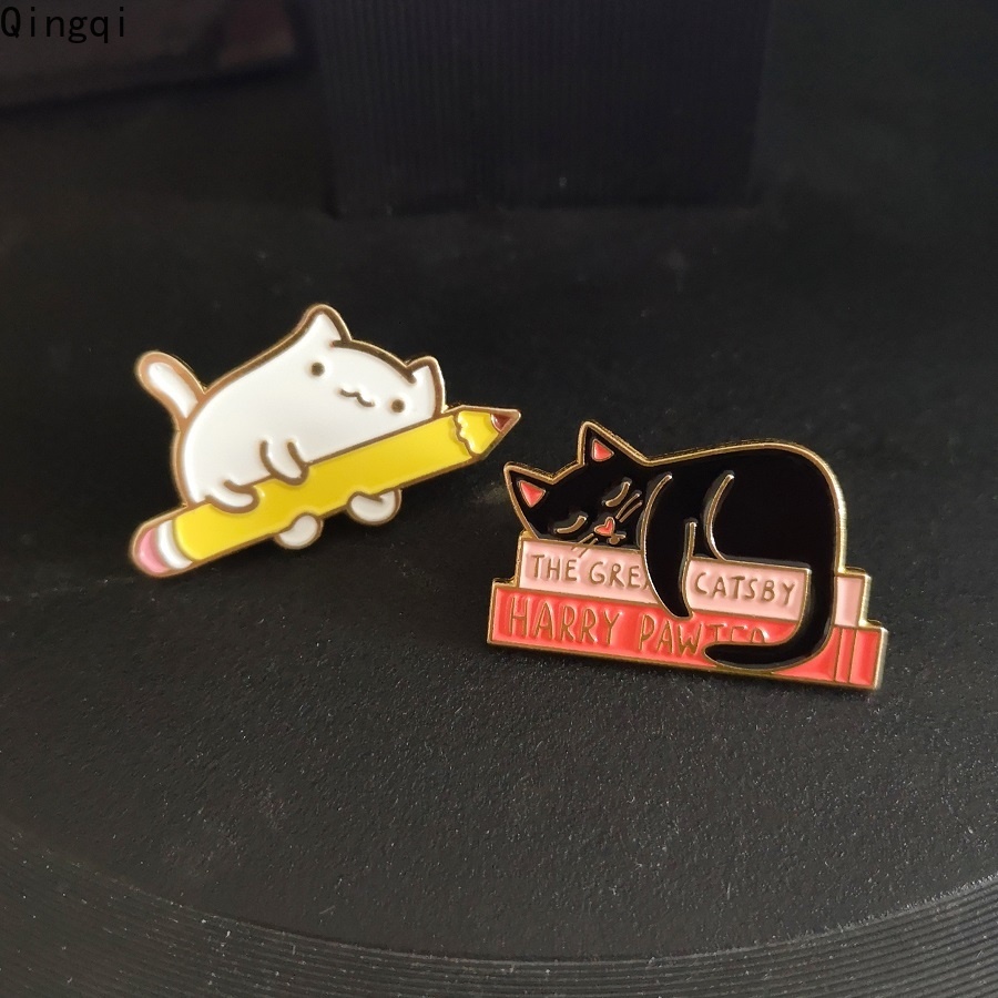 Bros Pin Enamel Bentuk Kartun Kucing Tidur Warna Hitam Untuk Anak