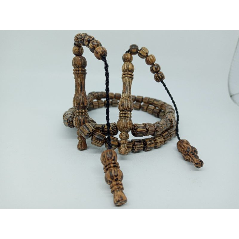 tasbih kayu bertuah liwung isi 33 ukuran 8 mm serat macan