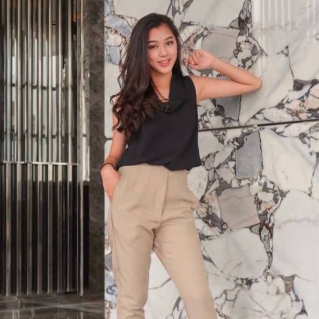 Elvee Atasan cantik Ganni Top