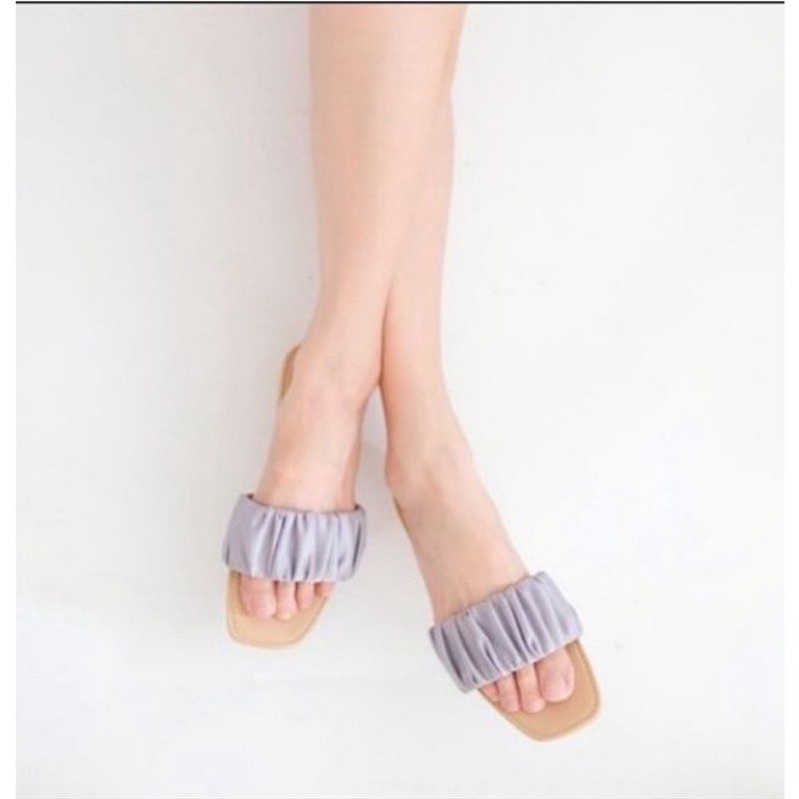 Ittaherl home sandal claude cloud whisper size 39