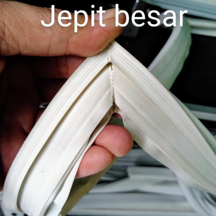 karet kulkas toshiba glacio