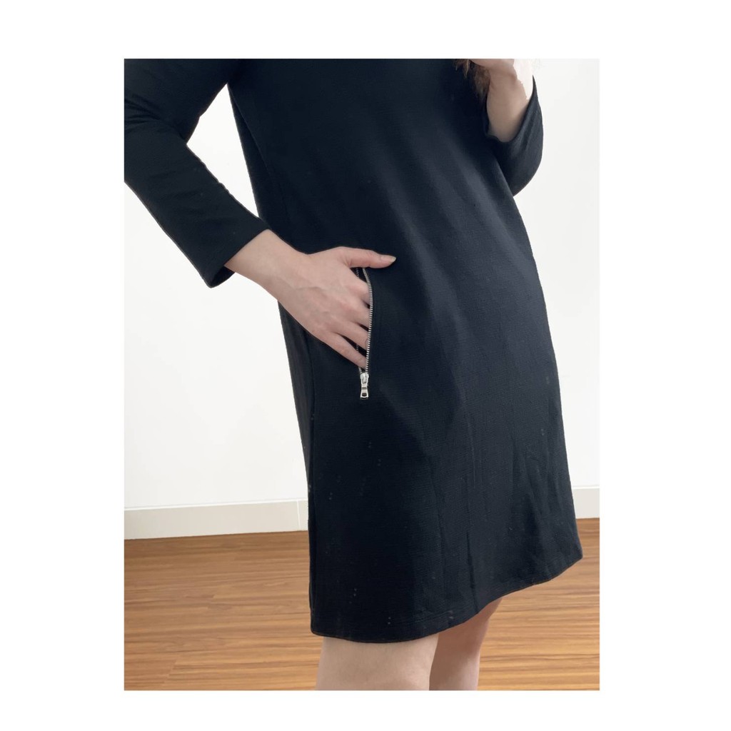 G*p black dres with zipper pocket