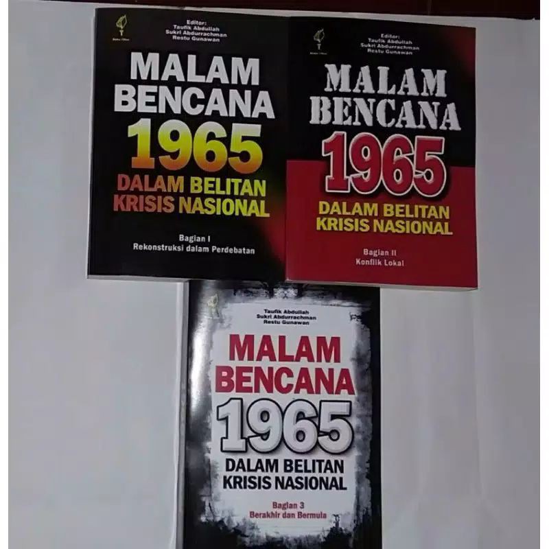 Buku Paket Malam Bencana 1965