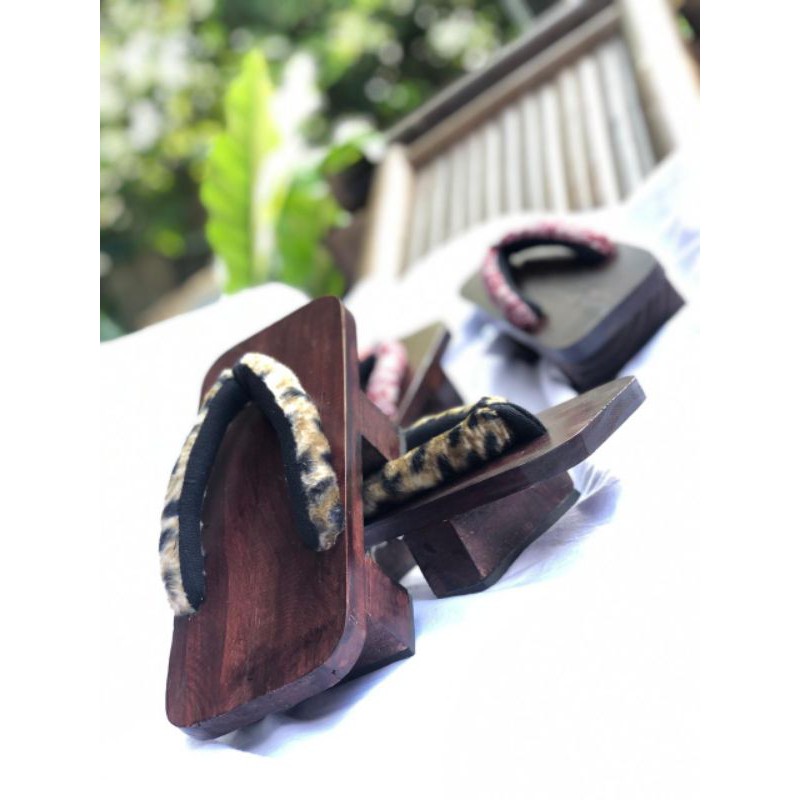 sandal jepang / sandal kayu jepang / teklek kayu / sandal teklek / sandal ala jepang