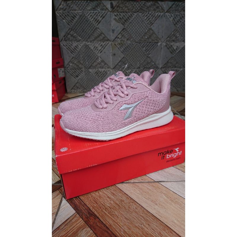 DIADORA TRISTAN PINK WOMEN ORIGINAL/SEPATURUNNING/SEPATUCASUAL/SEPATUMAIN