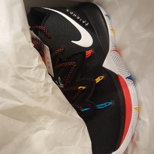 Nike kyrie 5 friends
