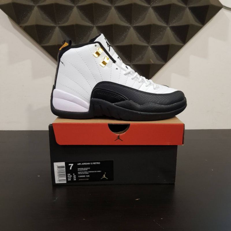 Sepatu Sneakers Nike Jordan 12 TAXI White Black