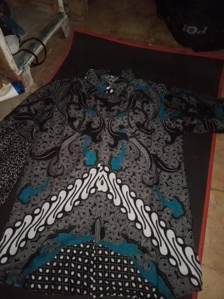 Kemeja Batik Slimfyt Khas Butik Pria Lengan Panjang