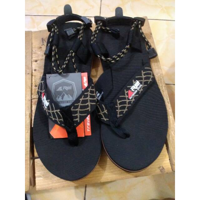 Sandal gunung Rei
