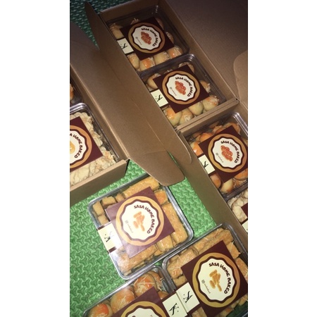 

paket nastar dan kue sagu